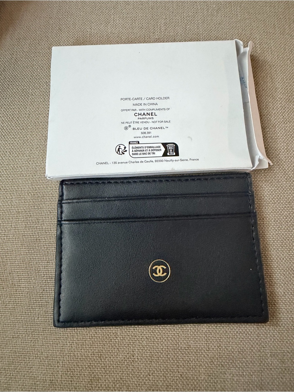 CHANEL Black Leather 'BLEU DE CHANEL' Card & Key Holder with Gold Logo - Picture 3 of 3